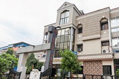 Hotel Pleasure Palace, Indore