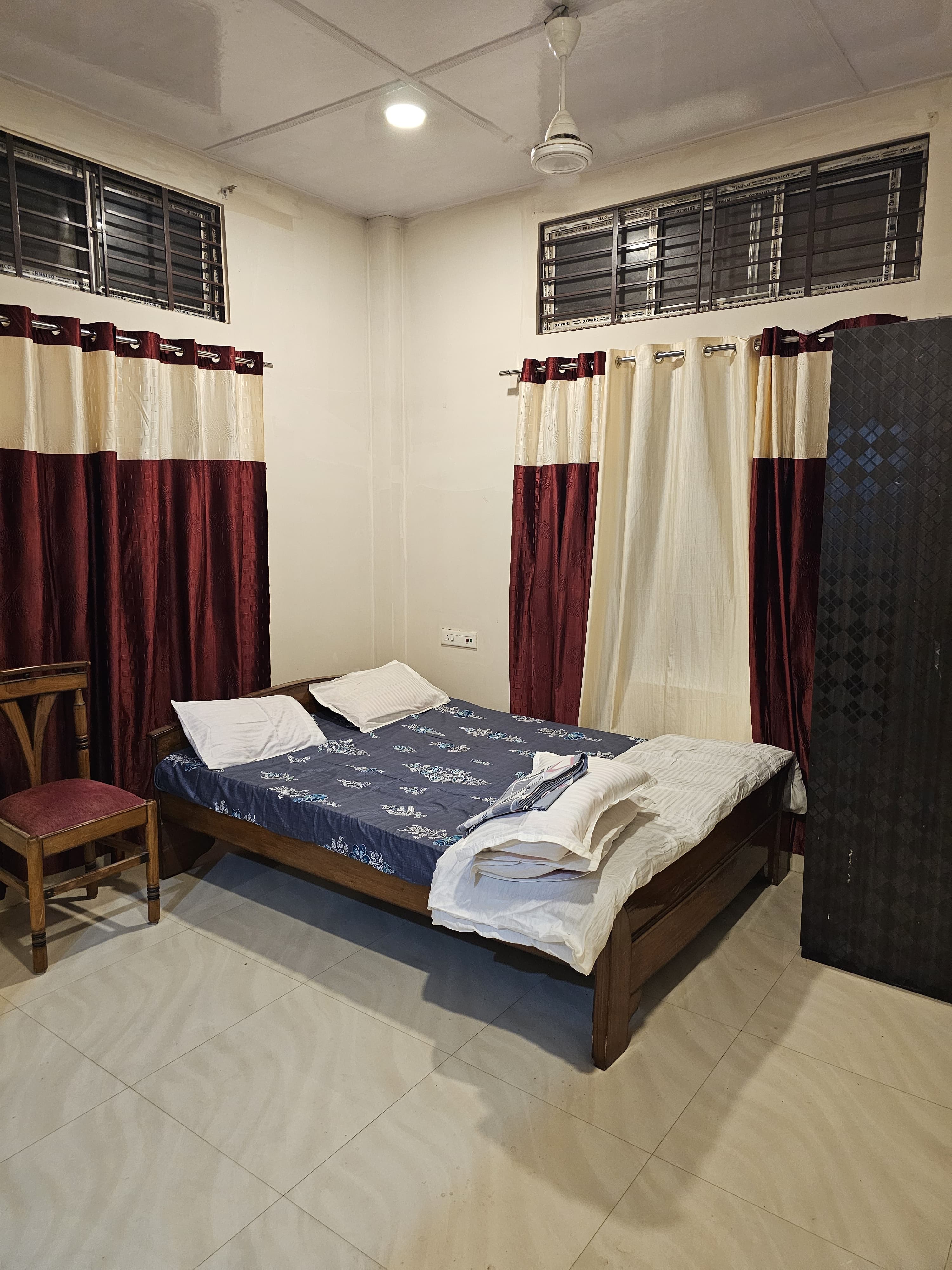 Bornil Homestay Room With Wifi - Tap to explore photos