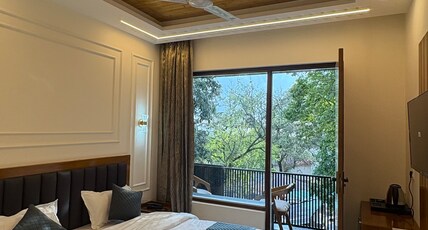 Casa Bella barlowganj Room Type - Bedroom with balcony