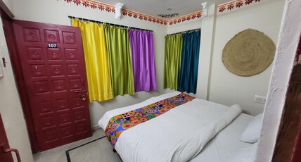 Hotel Hanuman Ghat Room Type - Heritage Lake View Room (Non-AC)