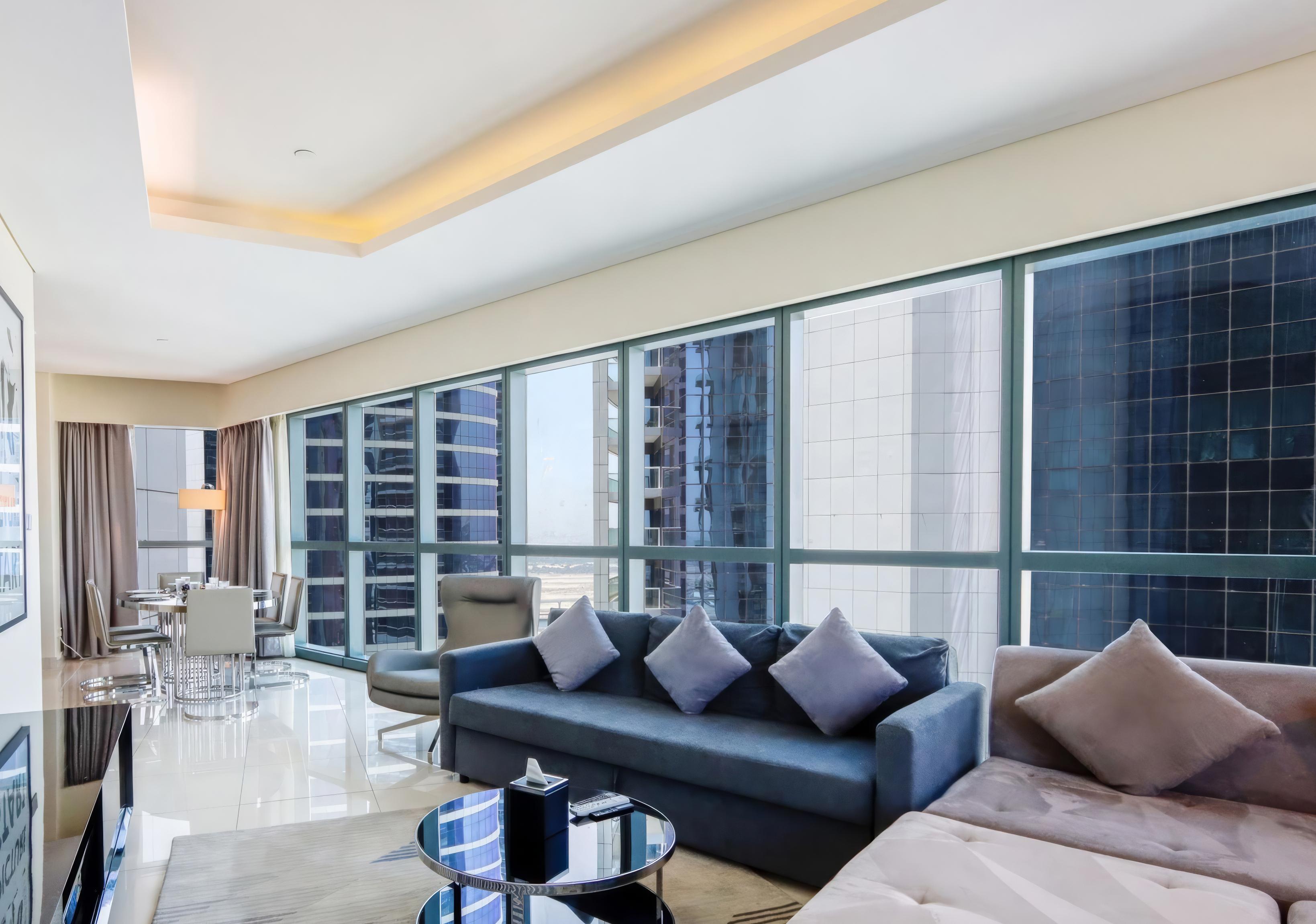 ELIVAAS Curated Stylish 2BR Paramount Apt | Near Downtown - Tap to explore photos