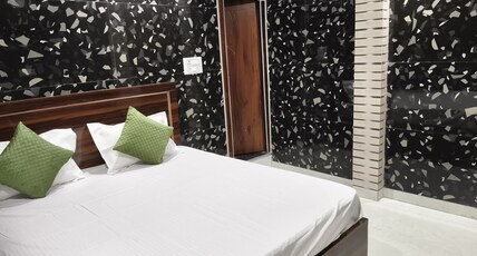 Braj Darshan Bhawan Room Type - AC Deluxe Double Room