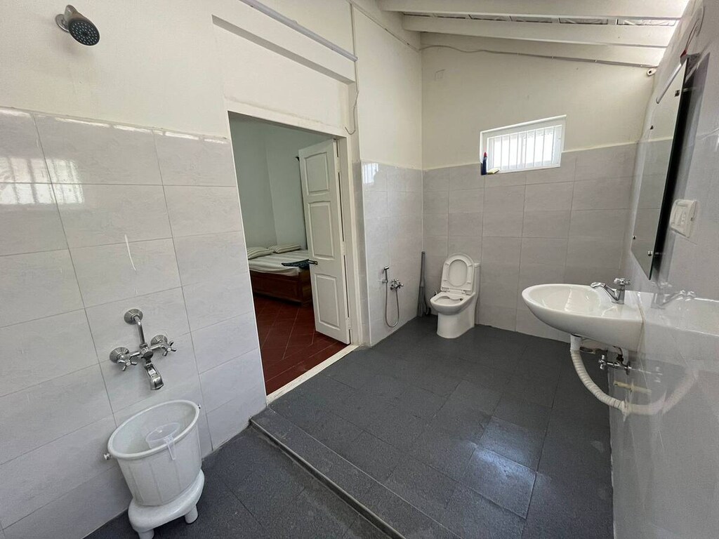 KEL2 Charming Renovated 2BHK 2Bath - Tap to explore photos