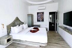 STARLAND Luxury Pool Villa Pattaya Walking Street 8 Bedrooms