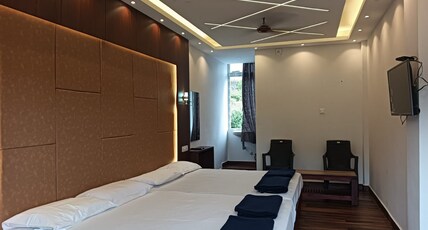 HillTop Valparai Room Type - Quadruple room