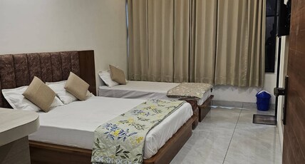 Shyam Naresh |700 Mtrs from Toran Dwar Room Type - Triple Bedded Room