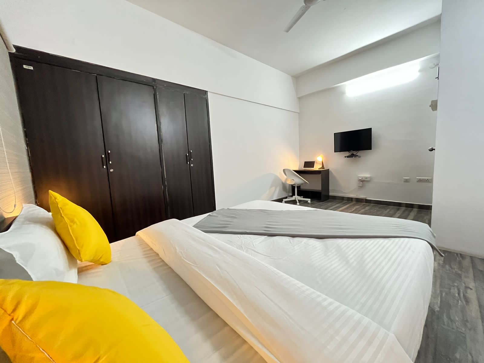 BedChambers Homlee Apartments @Jubilee Hills - Tap to explore photos