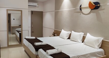 Hotel Golden Sea Room Type - Deluxe Triple Bed Room With Balcony
