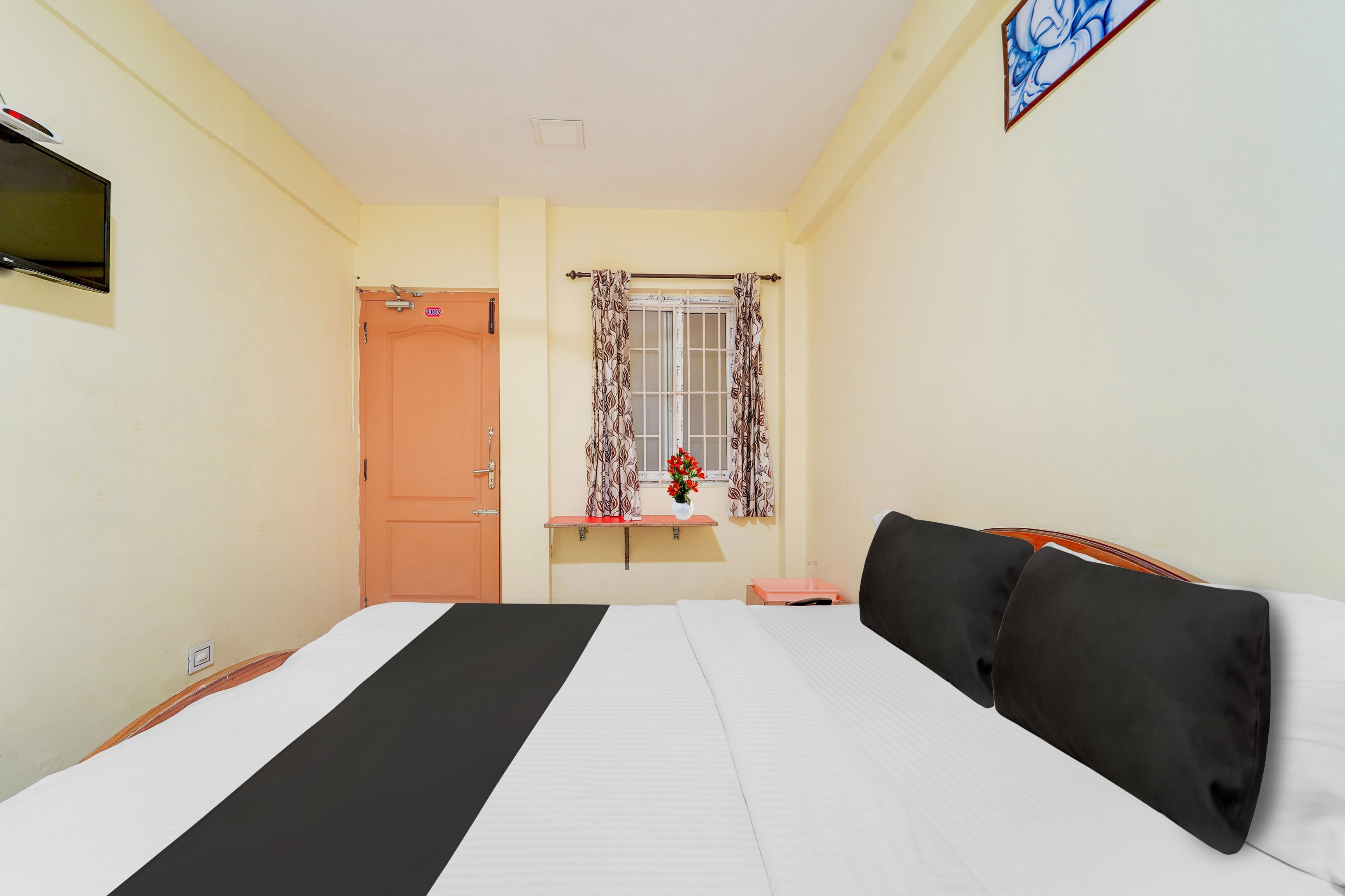 Hotel O Coimbatore International Airport Formerly Ragu Residency - Tap to explore photos