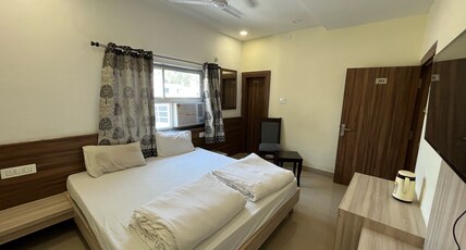 Hotel Pratap Heights Room Type - Deluxe Ac Room