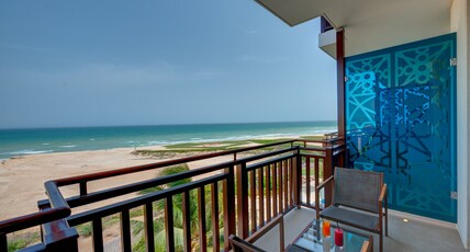 Crowne Plaza DUQM Room Type - 1 King Premium Sea view with Balcony
