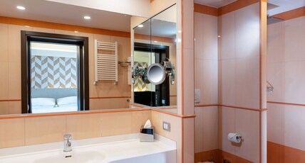 Doubletree by Hilton Milan Malpensa Solbiate Olona Room Type - KING DELUXE COURTYARD VIEW