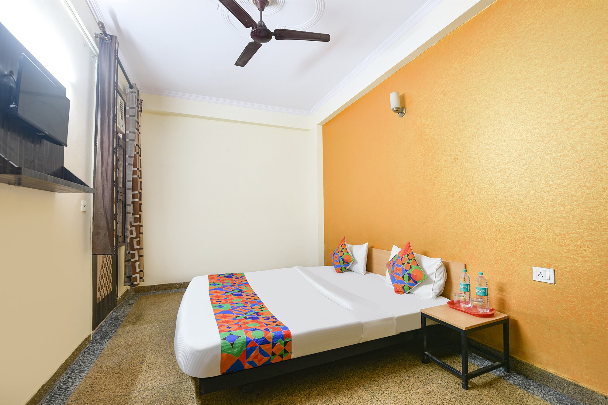 FabHotel Singh Guest House - Tap to explore photos
