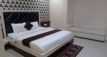 Hotel prakshi palace Room Type - Super Deluxe Room