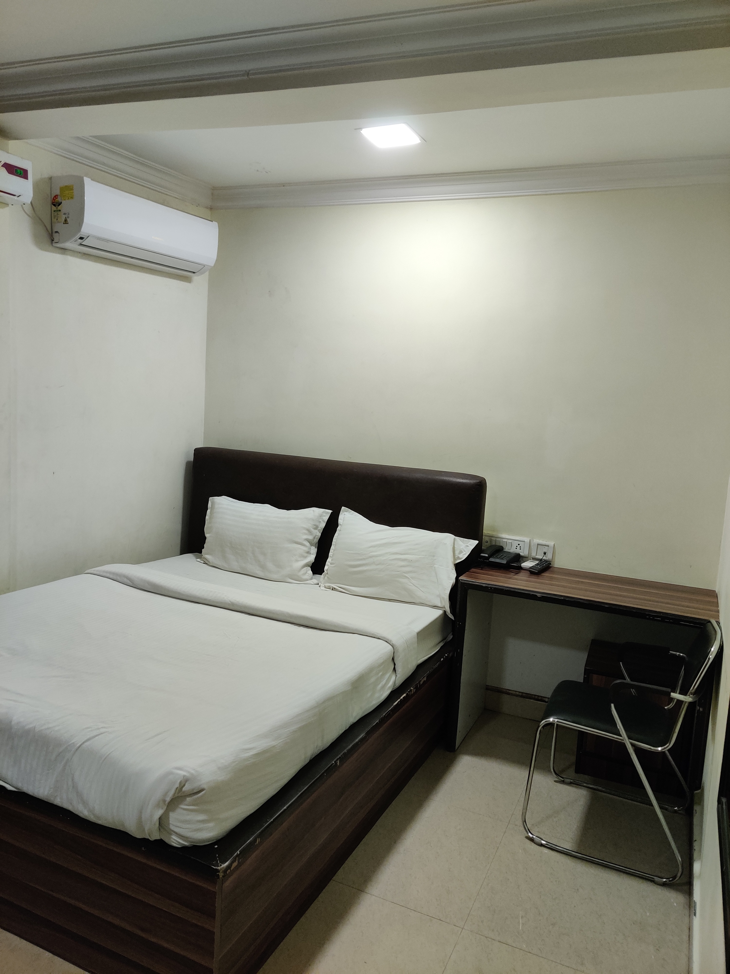 Ananda Rooms - Tap to explore photos