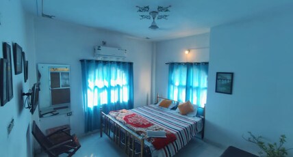 The Hostel Crown Room Type - Deluxe Room