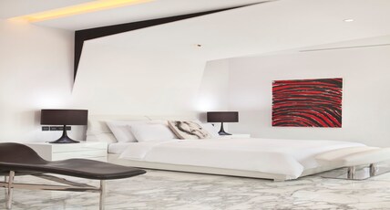 Hotel Indigo Shanghai on The Bund, an IHG hotel Room Type - 1 King Artistical STE Outdoor LivingArea