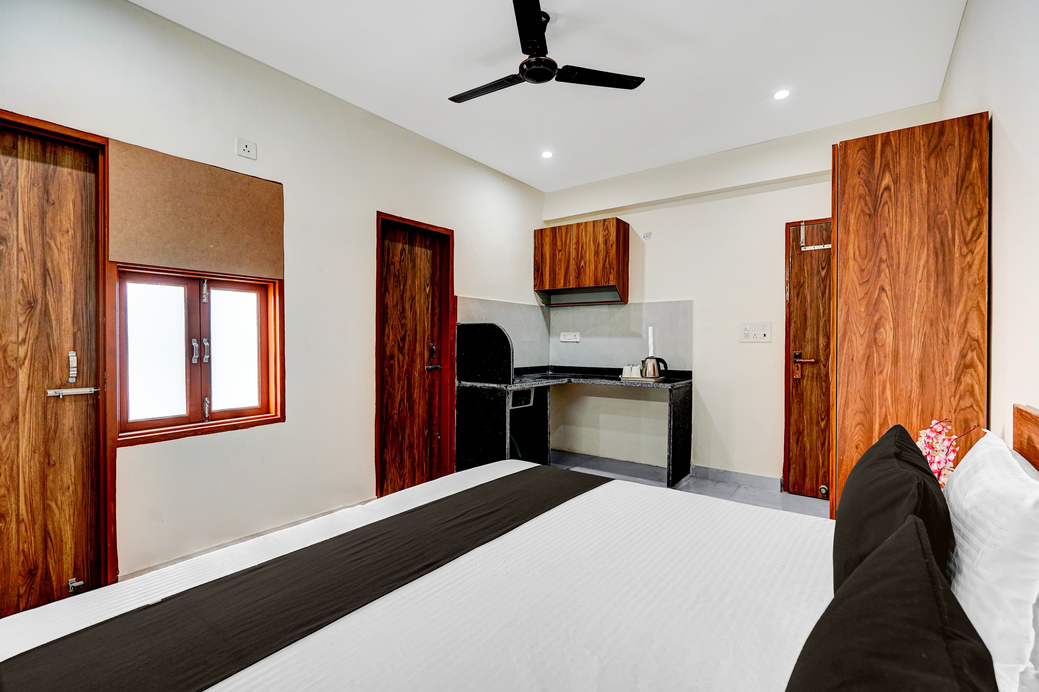 Hotel O by OYO Comfort Heavan Stay - Tap to explore photos