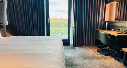 Crowne Plaza LONDON - KINGSTON Room Type - 1 Double Premium River View