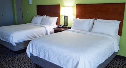 Holiday Inn Express Hickory - Hickory Mart Room Type - 2 Queen Standard Comm Mobil Access Tub