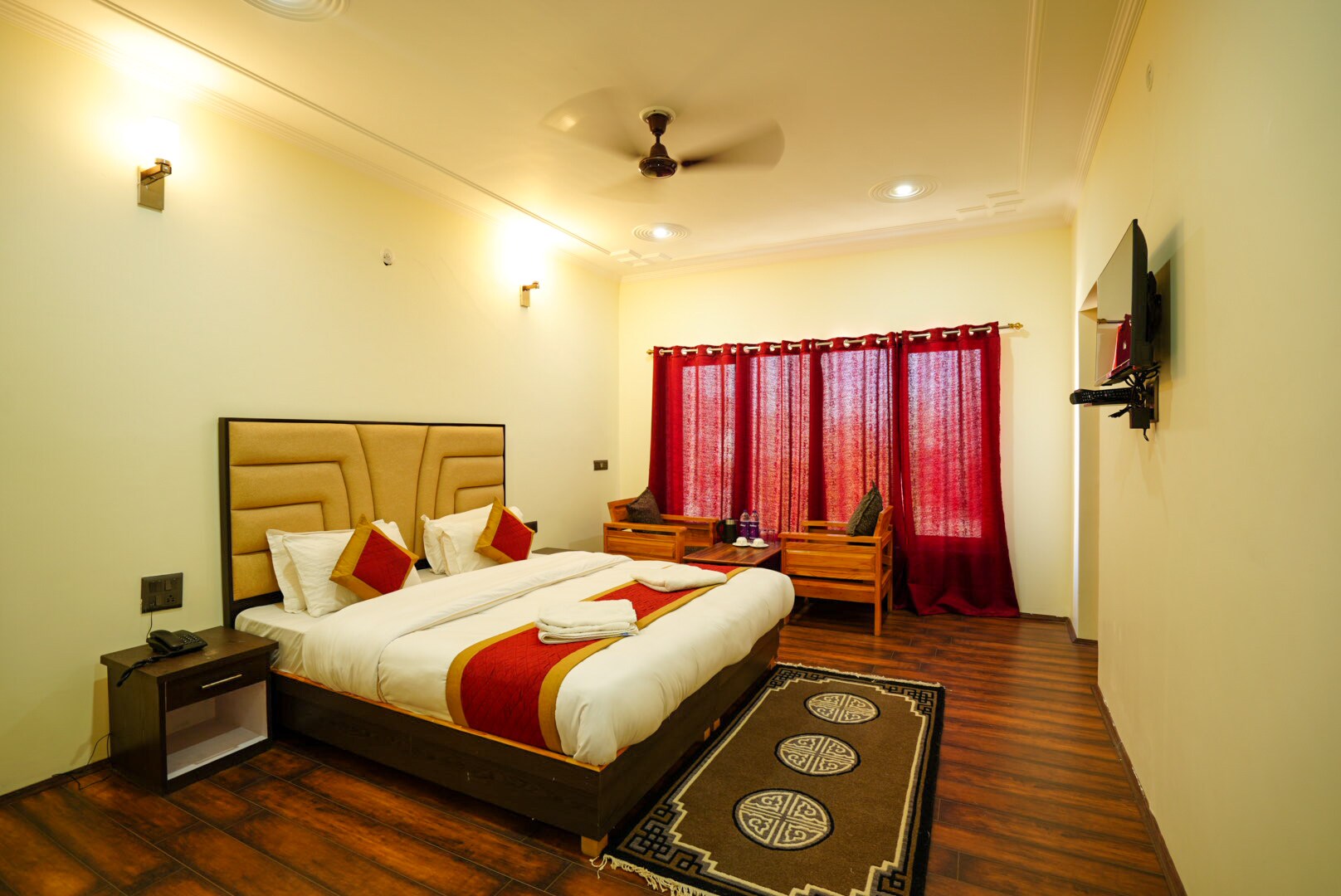 Summer Inn - 10 mins From the Leh Airport - Tap to explore photos