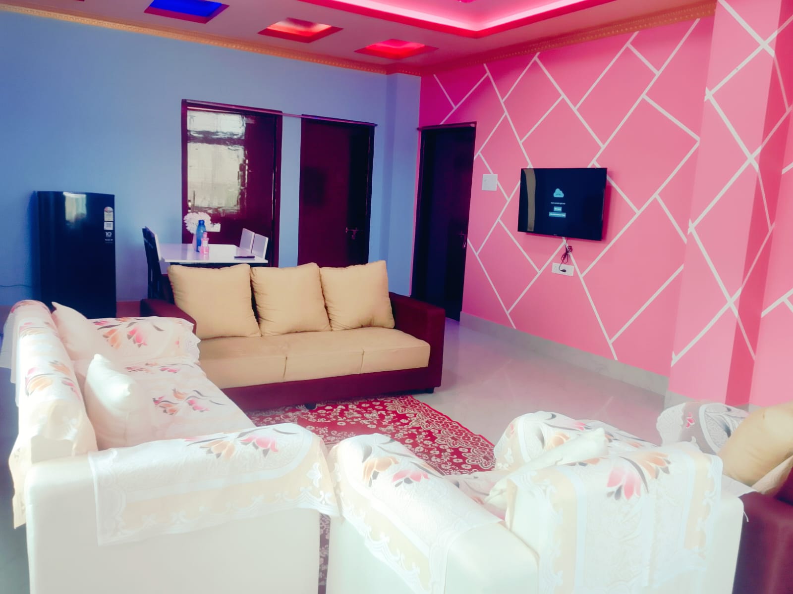 The Rib's Premium Homestay - Tap to explore photos