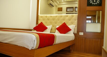 AOL Luxury Connaught Retreat Room Type - Deluxe Double Bed Room AOL Luxury Connaught Retreat Room Type - Deluxe Double Bed Room