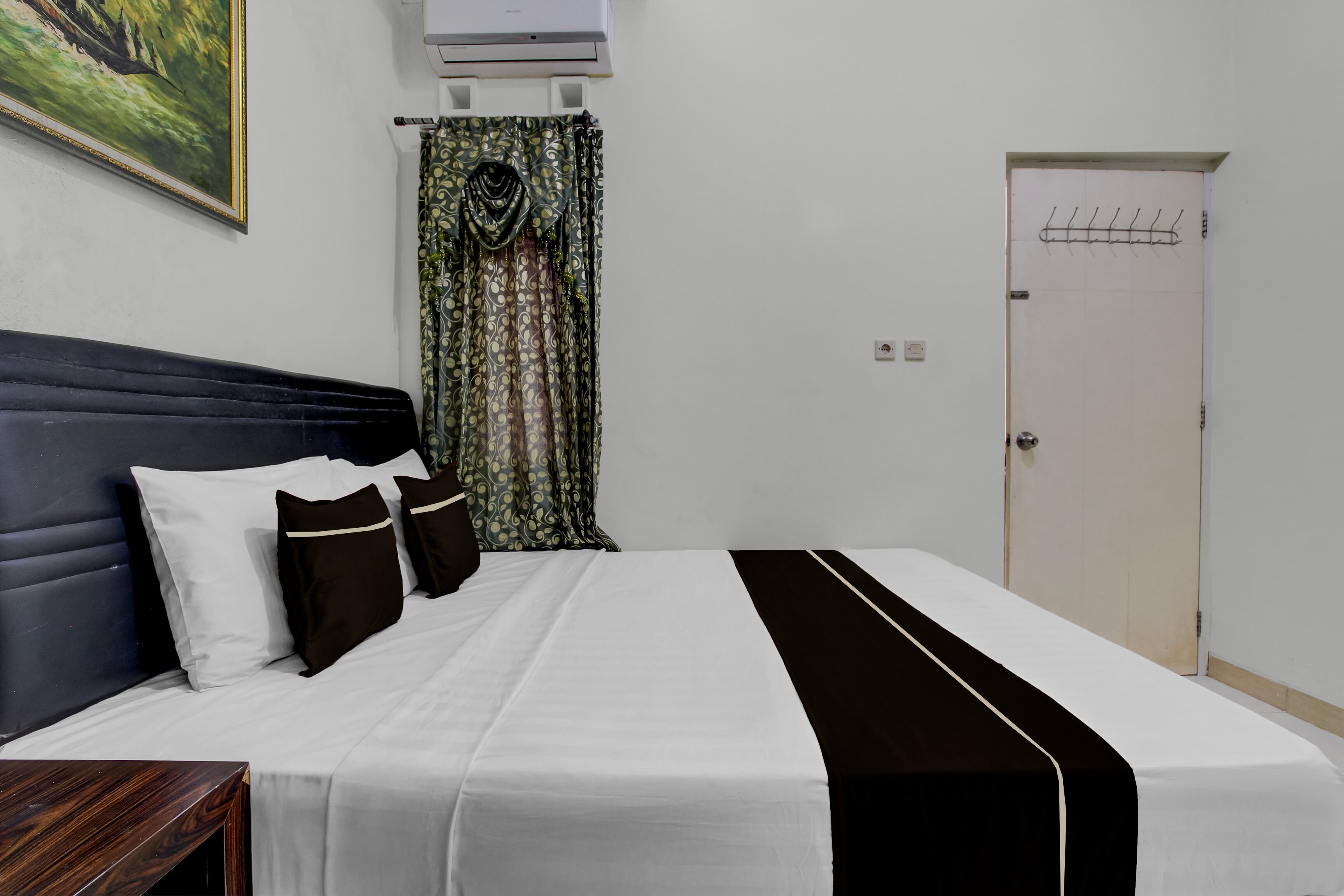 OYO 94935 Rahayu Homestay - Tap to explore photos
