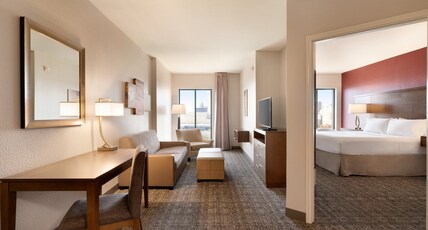 Staybridge Suites San Antonio Downtown Convention Center Room Type - 1 Qn Bed 1 Bedroom Suite Comm Access Tub