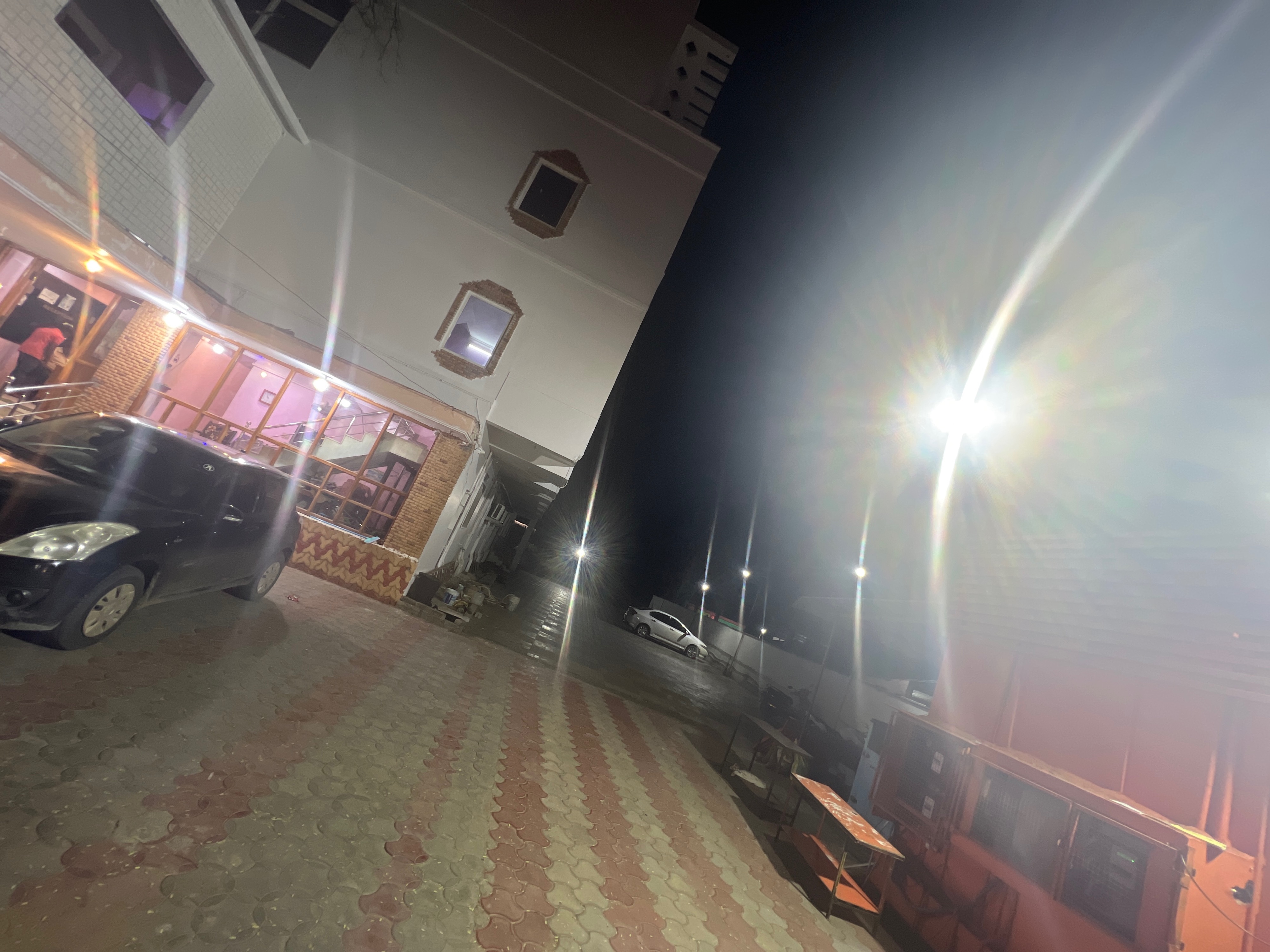 Hotel Sri Saravana Bhavan - Tap to explore photos