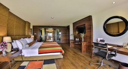 The Lalit, Chandigarh Room Type - Luxury Suite on Higher floor with Bathtub
