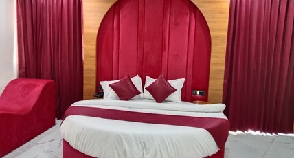 Hotel Stay Zone Room Type - Strawberry Round Jacuzzi Bathub Room