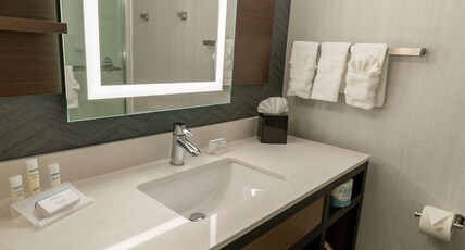 Hilton Garden Inn West des Moines Room Type - 1 KING BED 1BDRM SUITE