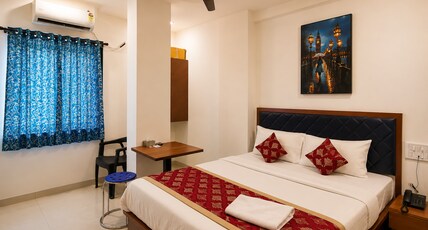 Hotel Sunrise Residency Room Type - Deluxe Room with Bathtub