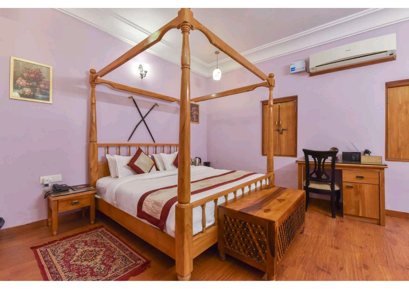 The Kohinoor Palace - Heritage Villa & Pool - Tap to explore photos
