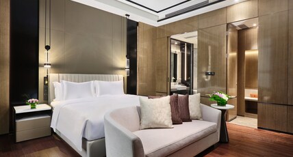 Crowne Plaza WUHAN DEVELOPMENT ZONE Room Type - 1 King Bed Executive Suite Lake View Crowne Plaza WUHAN DEVELOPMENT ZONE Room Type - 1 King Bed Executive Suite Lake View