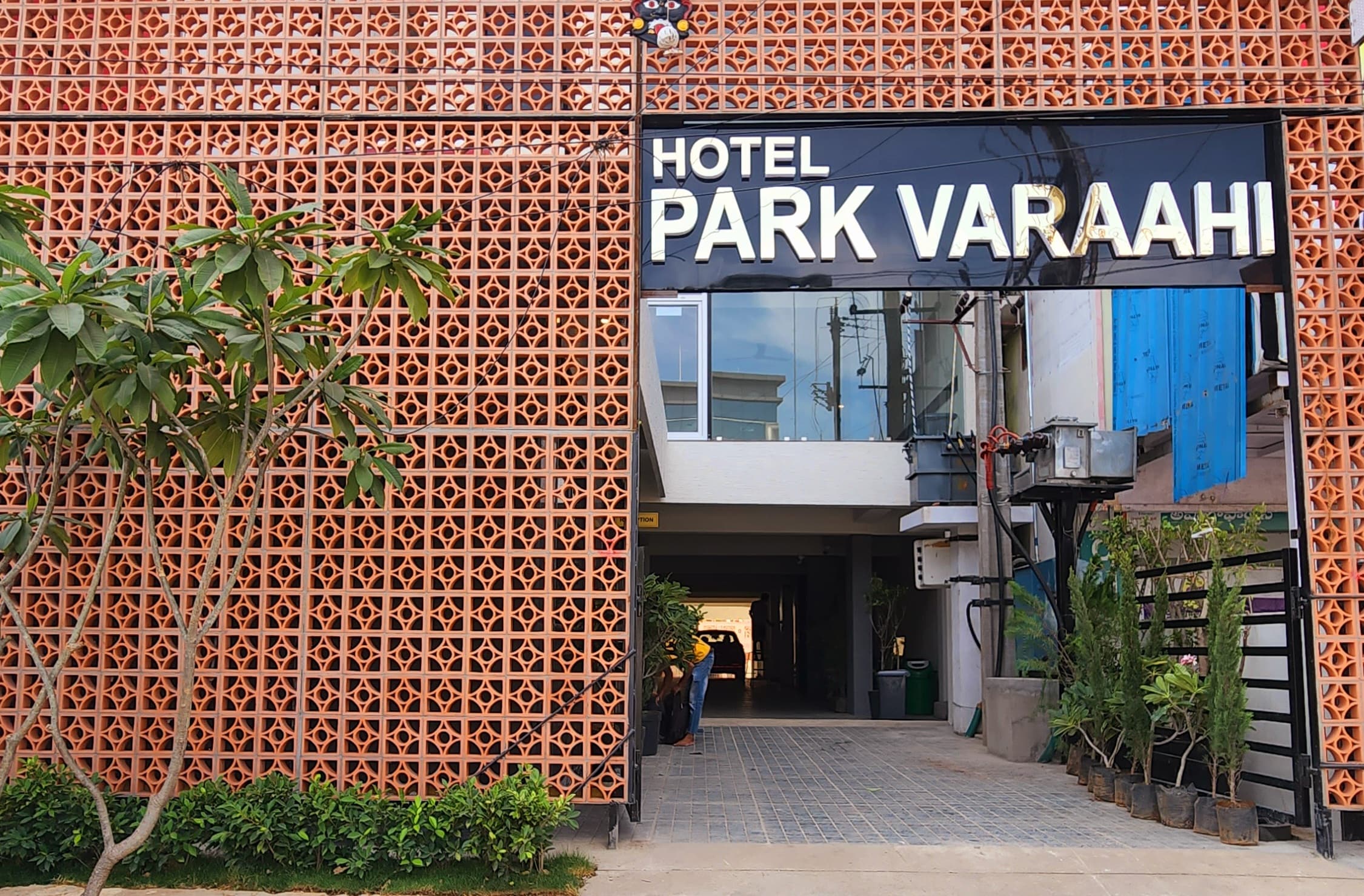 Hotel Park Varaahi - Tap to explore photos