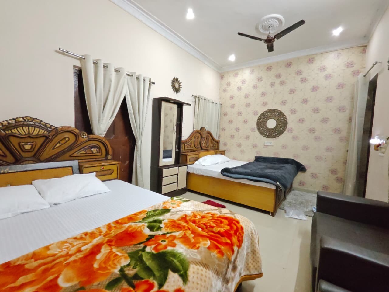 Orchha welcome homestay - Tap to explore photos