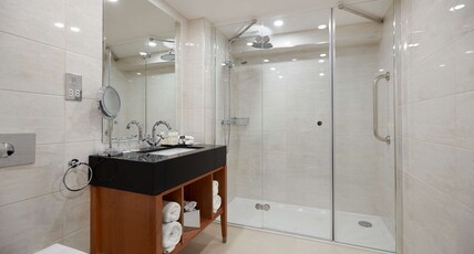 DoubleTree By Hilton Hotel & Spa Liverpool Room Type - TWIN SUPERIOR ROOM