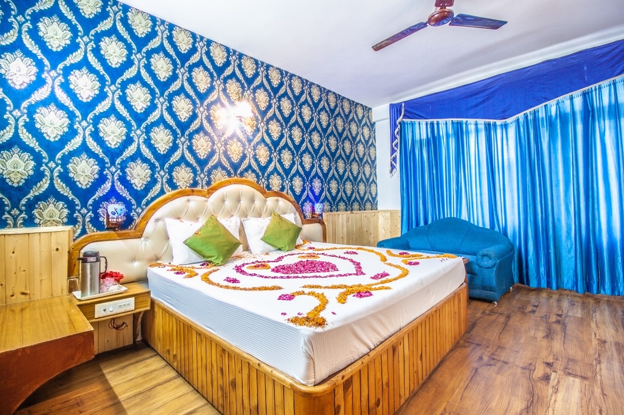 Hotel Ocean Blue - 2 Min Drive from Mall Road - Tap to explore photos