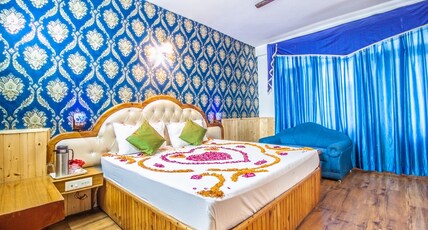 Hotel Ocean Blue - 2 Min Drive from Mall Road Room Type - Honeymoon Suite (With Private Balcony)