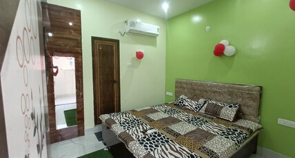 Hotel krishna Room Type - Bedroom 103