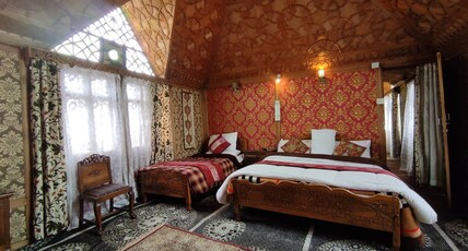 SRINAGAR GROUP OF HOUSEBOATS Room Type - Super Deluxe Room