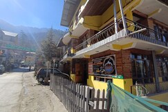 Undiscovered Mountains Hotel and Restaurant