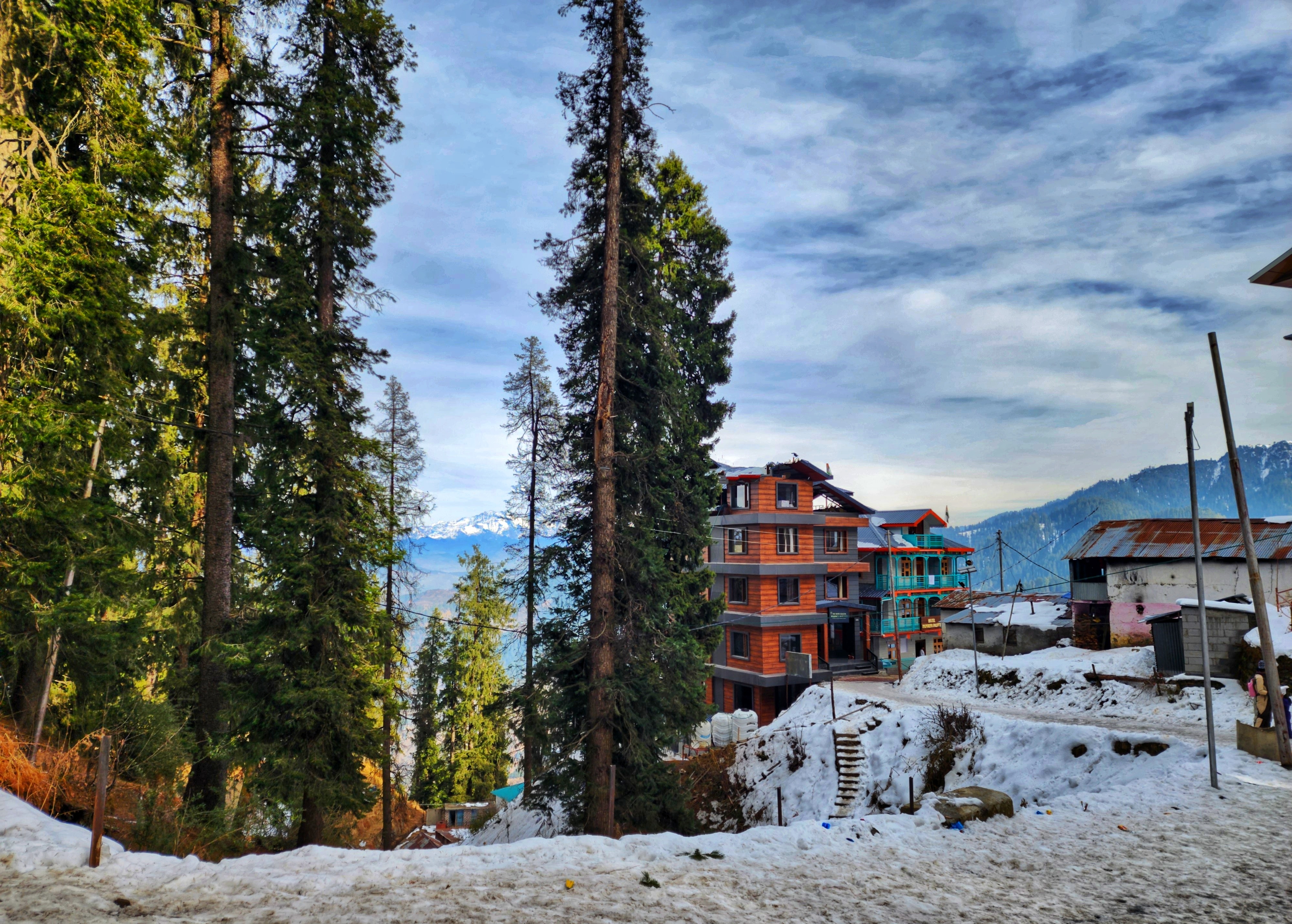 The White Season Residency, Narkanda - Tap to explore photos
