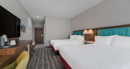 Hampton Inn Williams Room Type - 2 QNS MICROWV FRIDGE