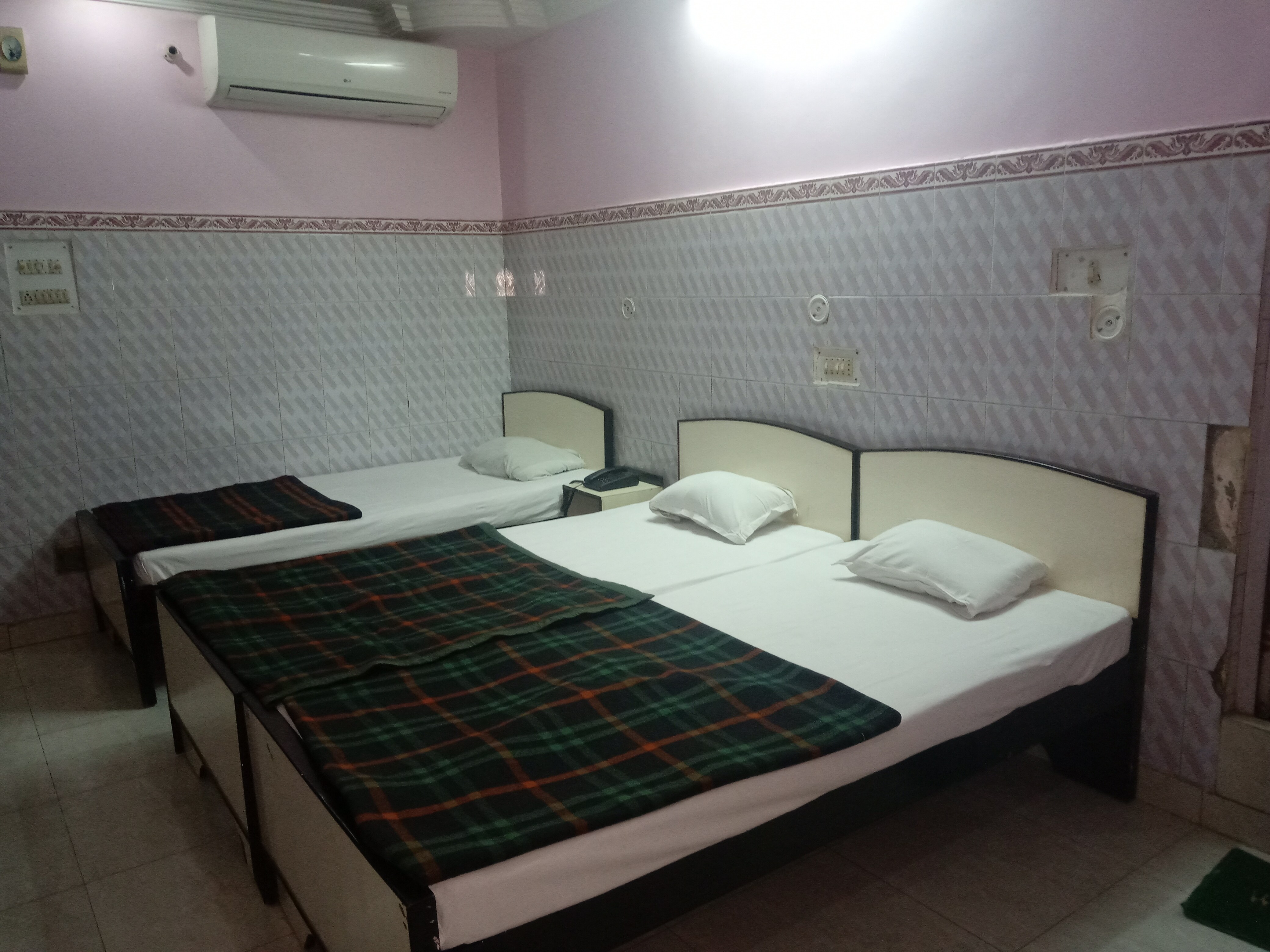 Hotel Naznin Palace - Tap to explore photos