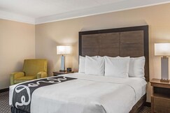 La Quinta Inn & Suites by Wyndham Miami Airport West