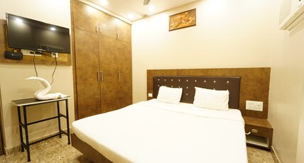 SHARSH BANQUET HALL Room Type - King Bed Room with Balcony