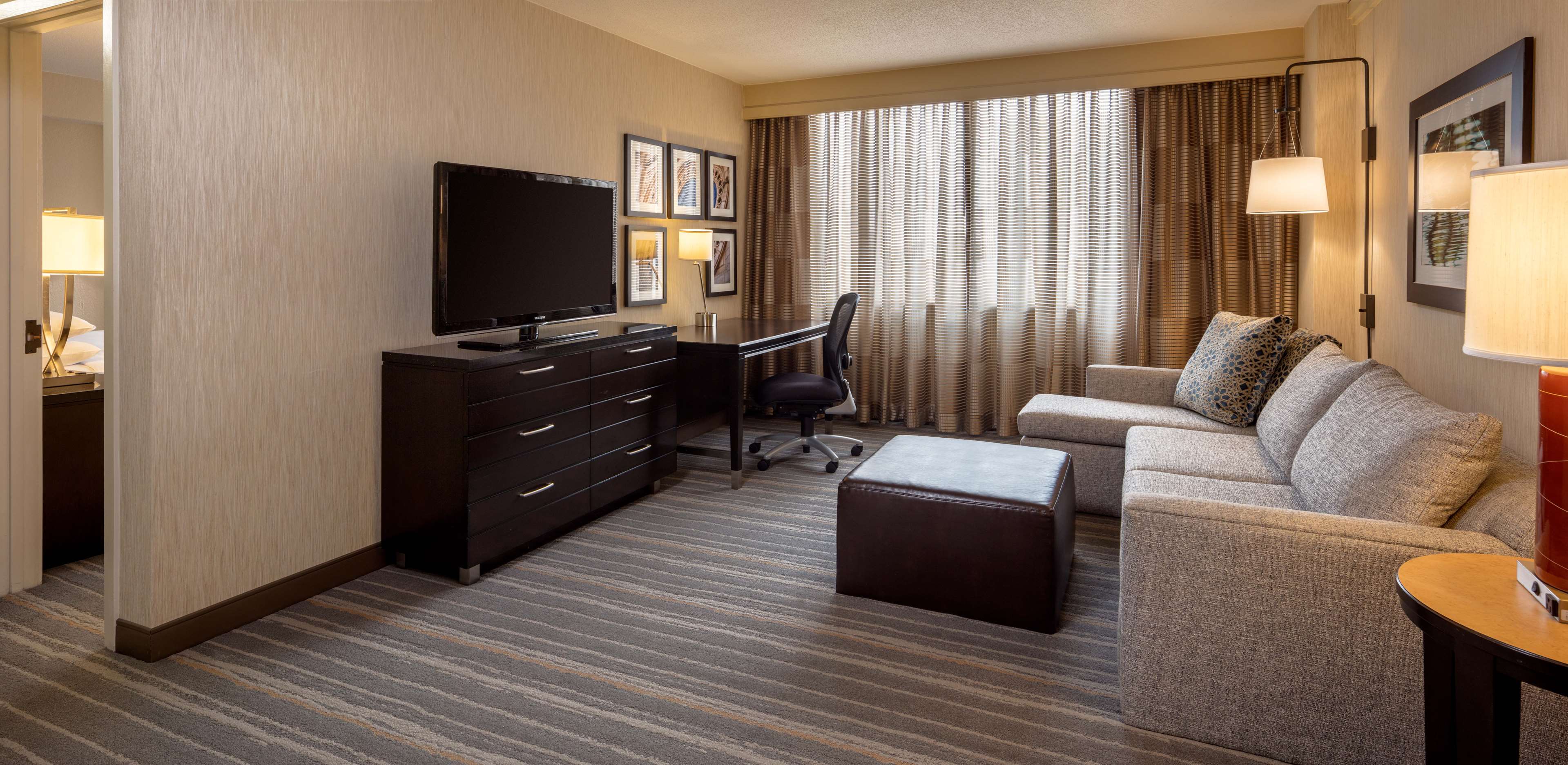 DoubleTree Suites by Hilton Minneapolis Downtown - Tap to explore photos